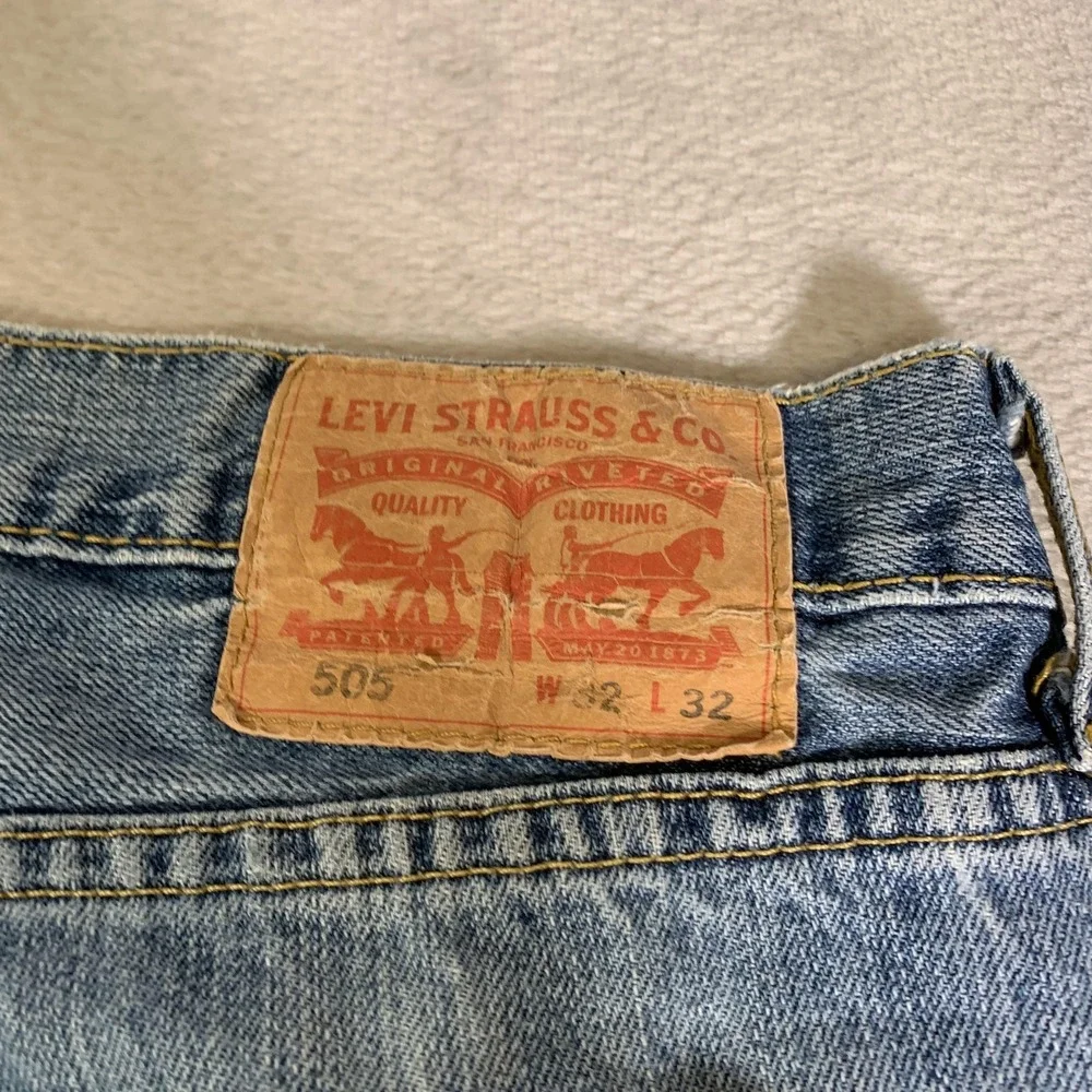 Vintage Levis 505 Jeans Mens 32x32 Blue Light Wash Regular Straight Distressed